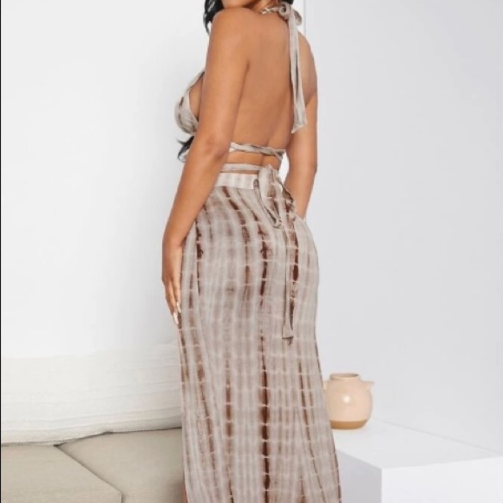 Two piece set - Picture 2 of 2